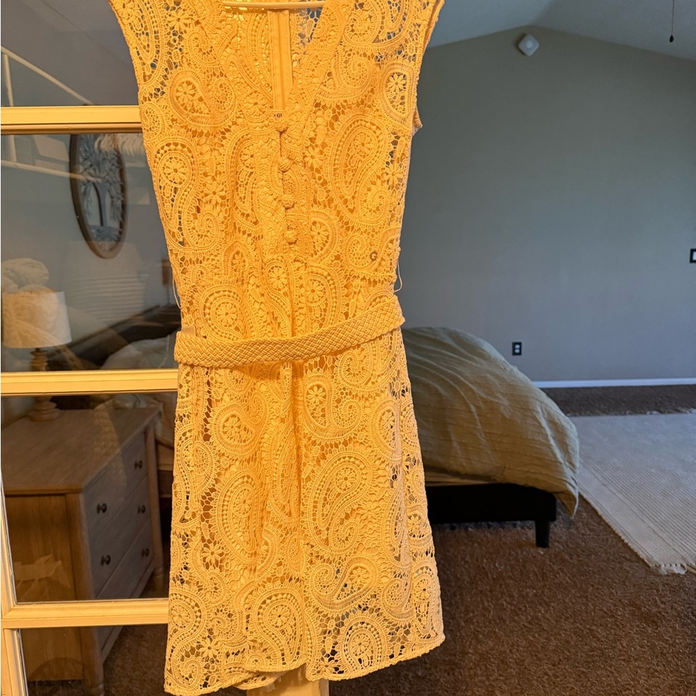 NWOT Guess Crochet Lace Dress in Cream - Picture 2 of 10